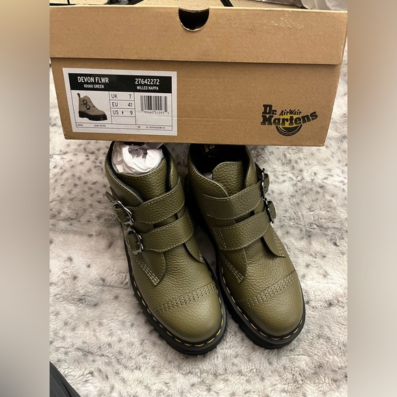 Dr Martens DEVON FLOWER BUCKLE PLATFORM MSRP$240 in Khaki Green RARE FIND COLOR - Picture 9 of 16
